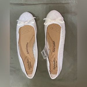 NWT size 6 White Floral Laced Flats